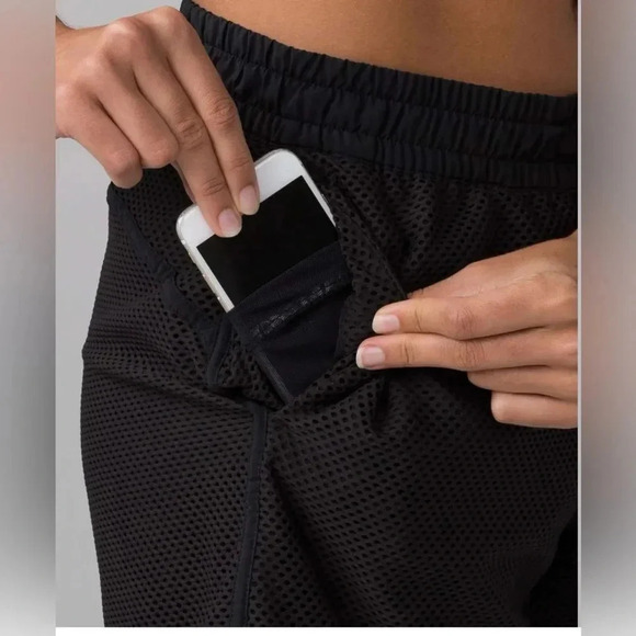 Lululemon Mesh On Mesh Short Black Shorts Sz 8 - Picture 3 of 11